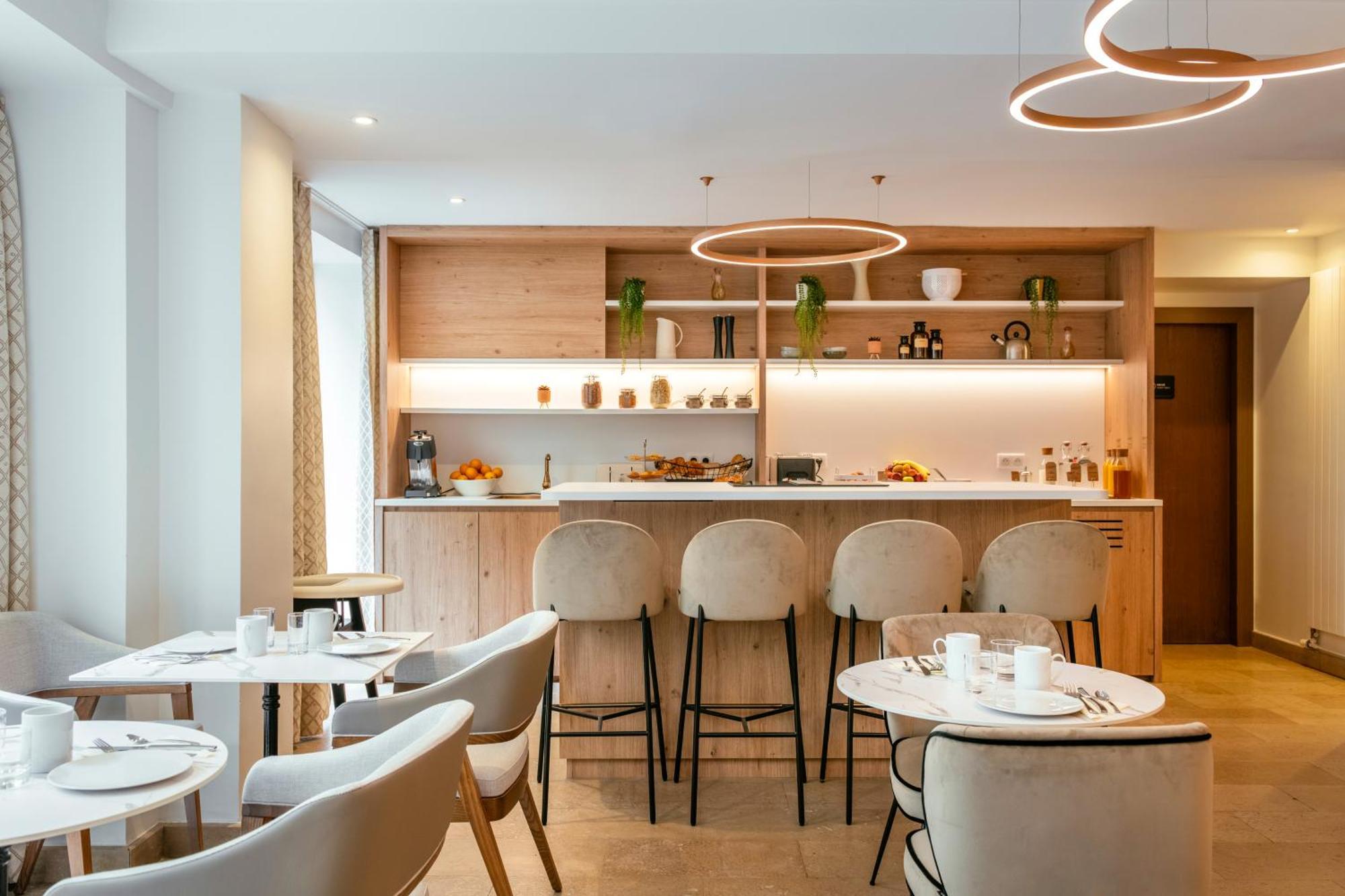 Adagio Opera Aparthotel 4*