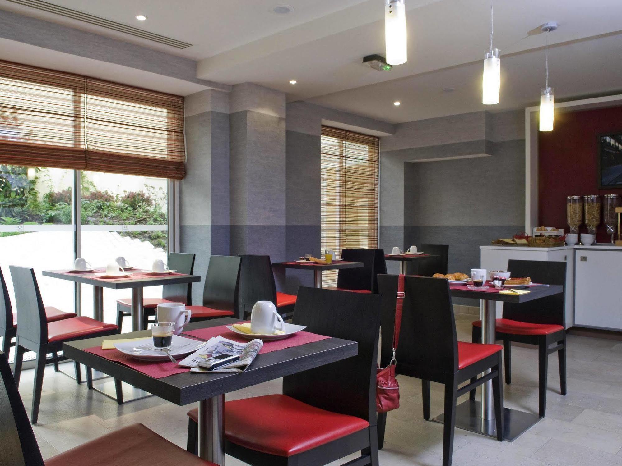 Adagio Opera Aparthotel 4*